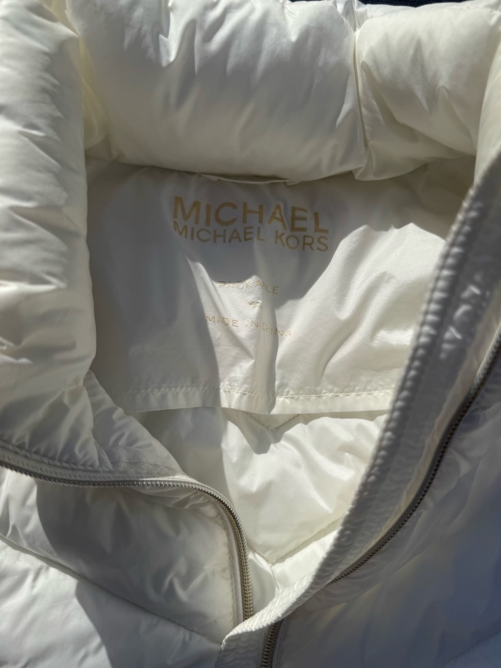 Michael Kors Packable Quilted Puffer Vest White Size XL Gold Hardware - Picture 10 of 17